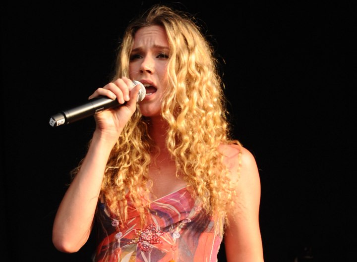 Joss Stone met lang krullend haar