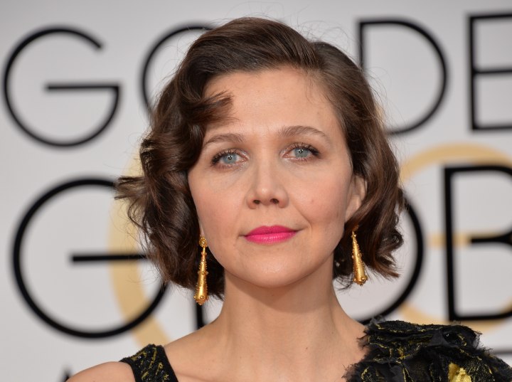 Maggie Gyllenhaal met kort krullend haar