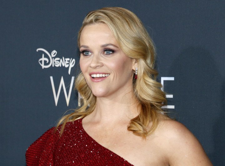 Reese Witherspoon met lang gekruld haar