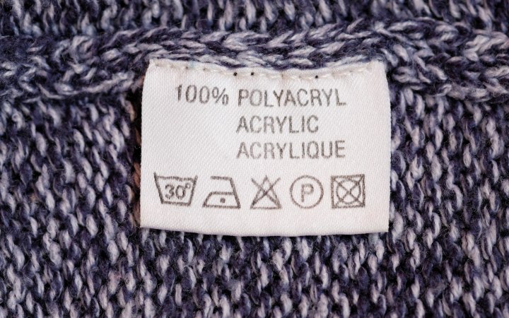 Label voor kledij uit polyacryl